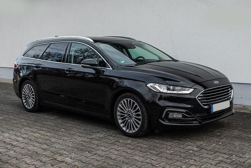 Gebraucht Ford Mondeo Titanium 150 PS (110 kW) 2022 Schwarz Limousine
