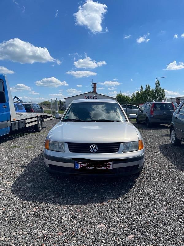 Silber Gebraucht 1998 VW Passat Limousine | 999 € (Guter Preis) - Bild 1/4