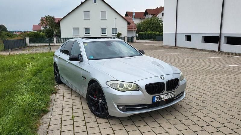 Gebraucht BMW 530 Sport Line 258 PS (189 kW) 2011 Silber Limousine