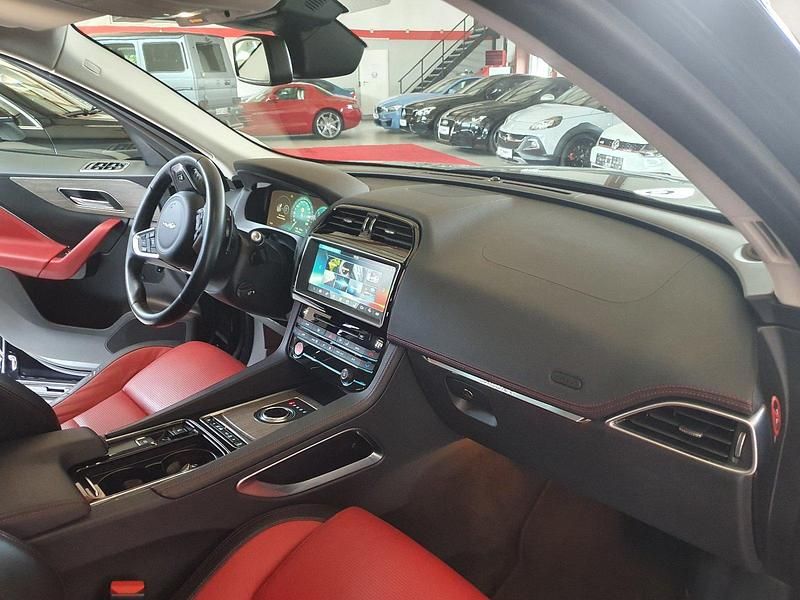 Schwarz Gebraucht 2016 Jaguar F-Pace R-Sport SUV | 21.500 € (Guter Preis) - Bild 1/4