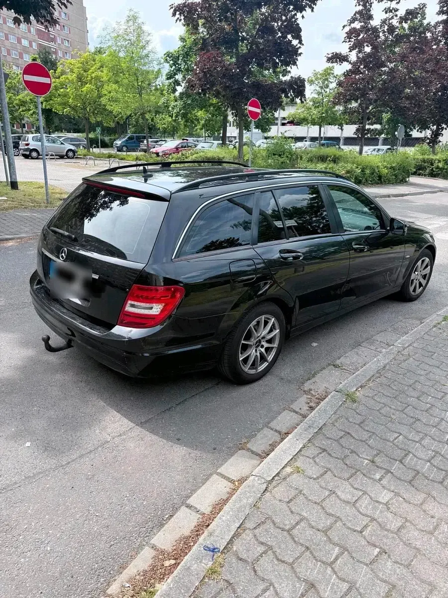 Gebraucht Mercedes C180 120 PS (88 kW) 2011 Schwarz Kombi