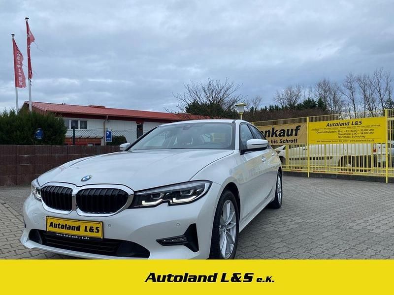 Mineralweiss metallic Gebraucht 2022 BMW 330 Advantage Limousine | 34.990 € (Guter Preis) - Bild 1/4