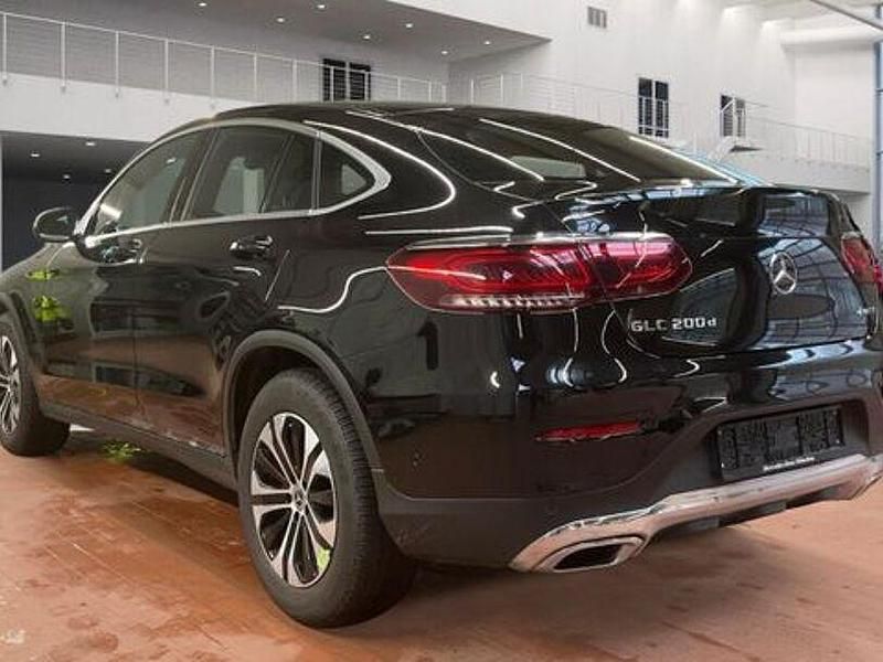 Gebraucht Mercedes GLC200 305 PS (224 kW) 2022 Obsidianschwarz (metallic) SUV