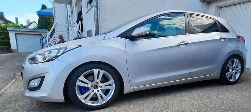 Gebraucht Hyundai i30 Passion 135 PS (99 kW) 2016 Silber Limousine