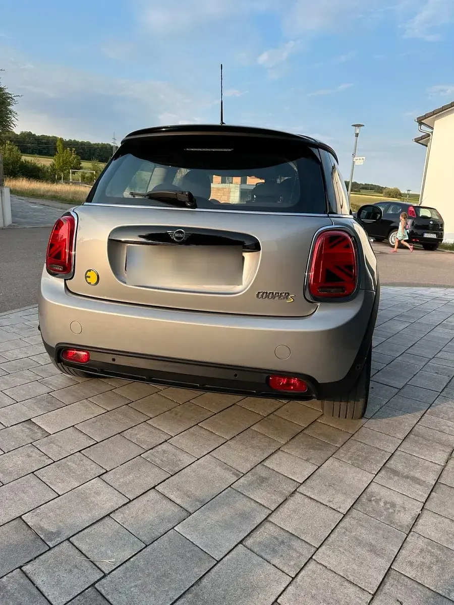 Gebraucht Mini Cooper SE Essential 135 kW (184 PS) 2022 Grau Kleinwagen