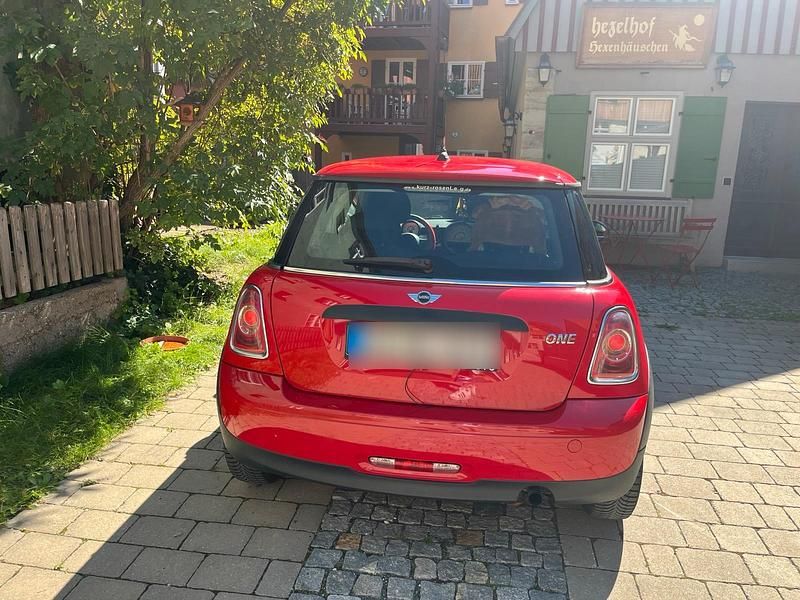 Second-hand Mini ONE 98 CP (72 kW) 2011 Roșu Hatchback