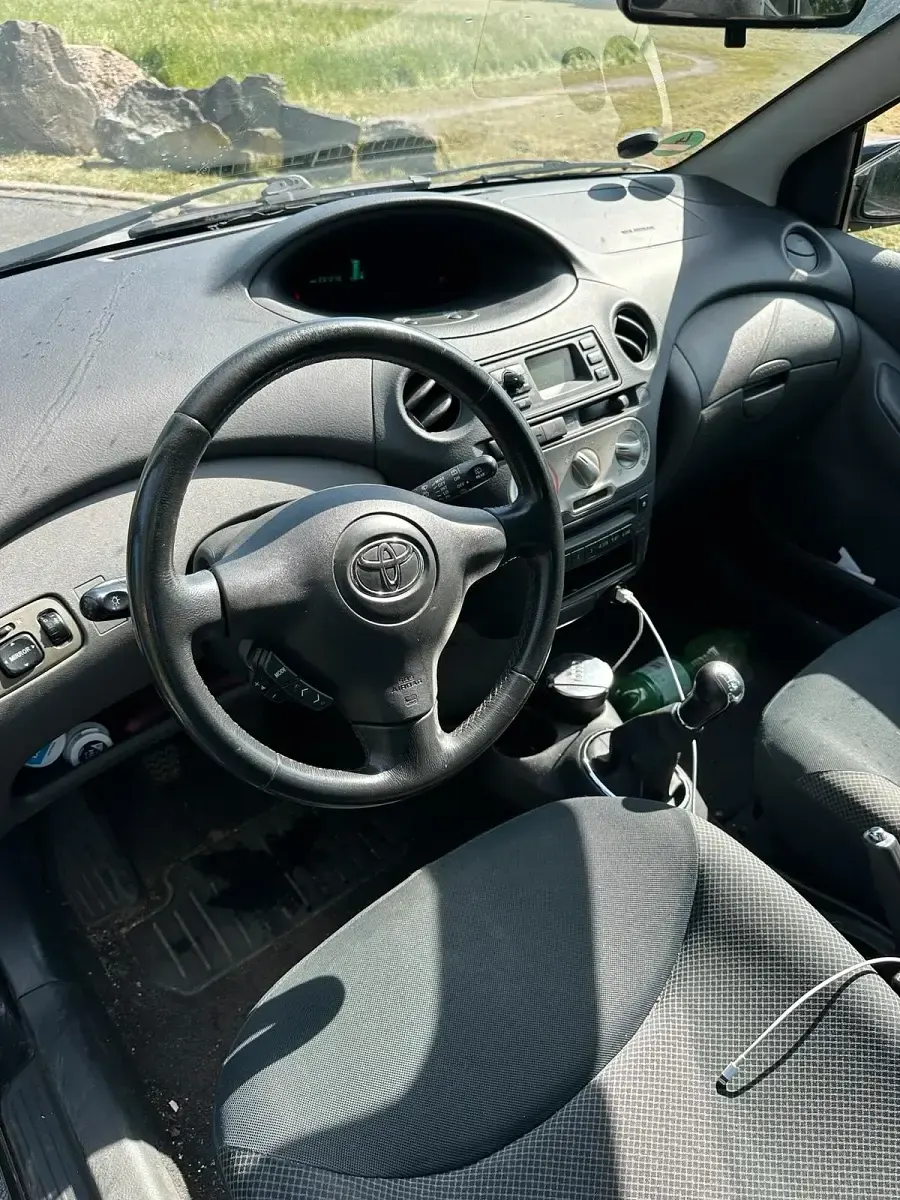 Gebraucht Toyota Yaris 65 PS (47 kW) 2004 Schwarz Kleinwagen