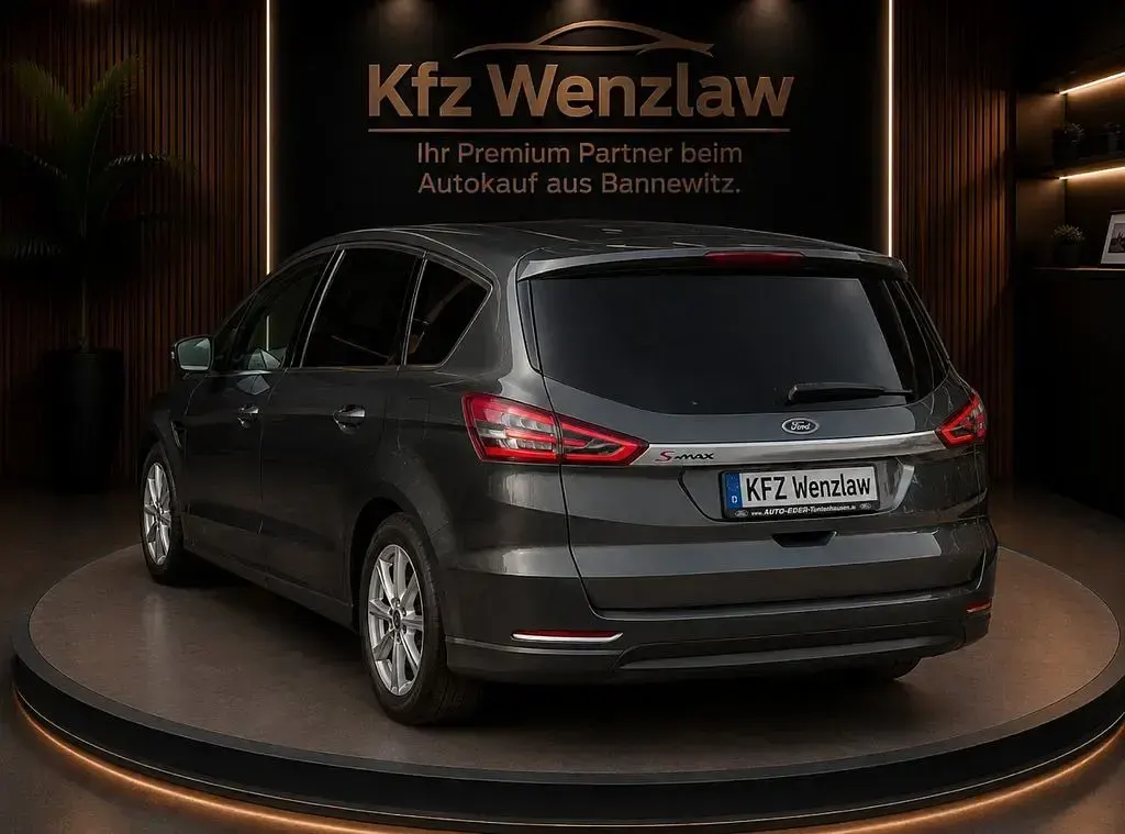 Gebraucht Ford S-MAX Titanium 160 PS (117 kW) 2018 Grau Van / Kleinbus