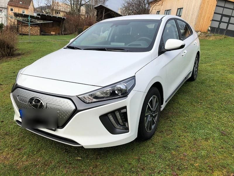 Weiß Gebraucht 2021 Hyundai Ioniq Kleinwagen | 13.500 € (Superpreis) - Bild 1/4