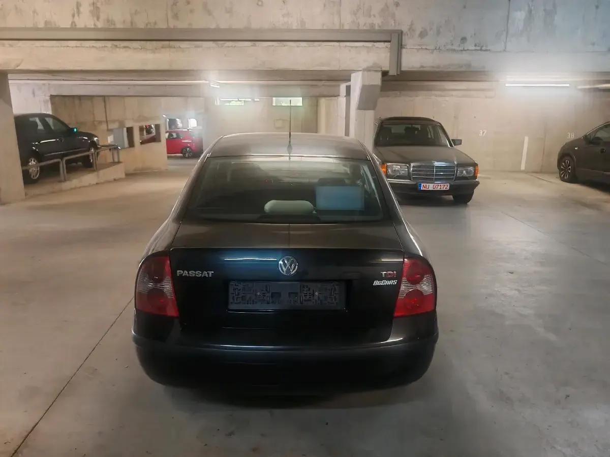Gebraucht VW Passat 131 PS (96 kW) 2003 Schwarz Limousine