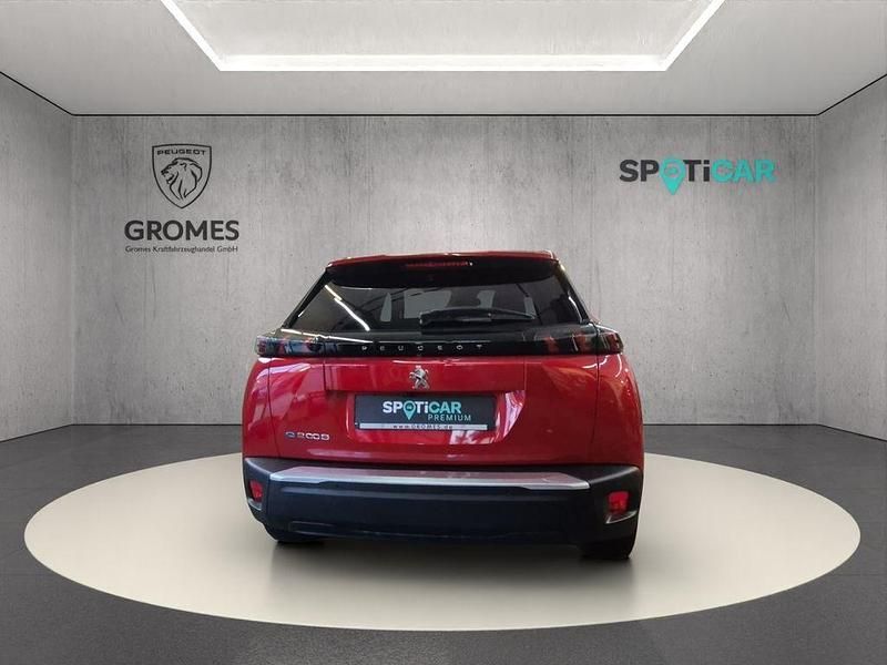 Gebraucht Peugeot e-2008 Allure 100 kW (136 PS) 2023 Rot SUV