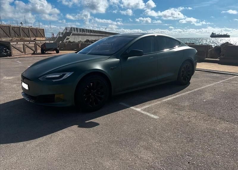 Grün Gebraucht 2016 Tesla Model S Kleinwagen | 22.000 € - Bild 1/4