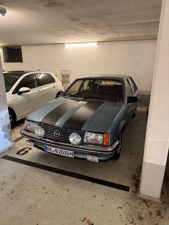 Blau Gebraucht 1982 Opel Rekord S Limousine | 8.000 € - Bild 1/4