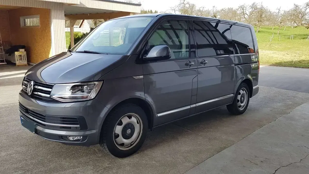 Gebraucht VW Multivan Highline 204 PS (150 kW) 2018 Grau Van / Kleinbus
