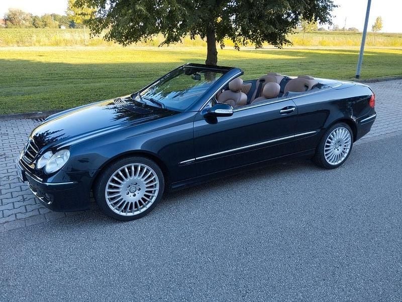 Blau Gebraucht 2008 Mercedes CLK200 Avantgarde Cabrio | 14.490 € - Bild 1/4