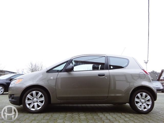 Gebraucht Mitsubishi Colt Inform 75 PS (55 kW) 2010 Grau metallic Kleinwagen