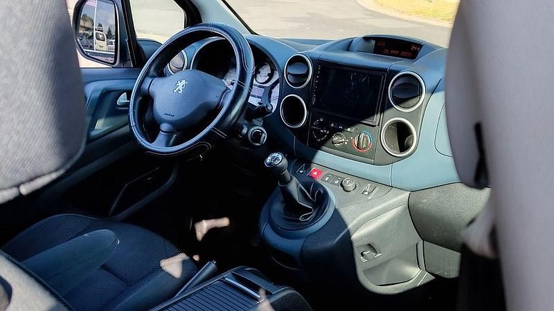 Gebraucht Peugeot Partner 98 PS (72 kW) 2010 Weiß Van / Kleinbus