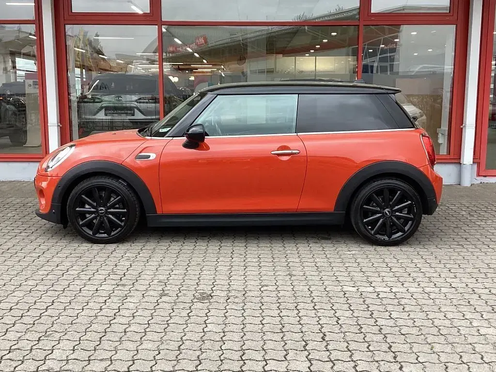 Gebraucht Mini Cooper 136 PS (100 kW) 2019 Solaris orange metallic Kleinwagen