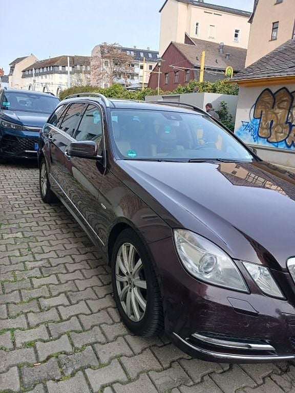 Gebraucht Mercedes E300 Elegance 231 PS (169 kW) 2010 Braun Limousine
