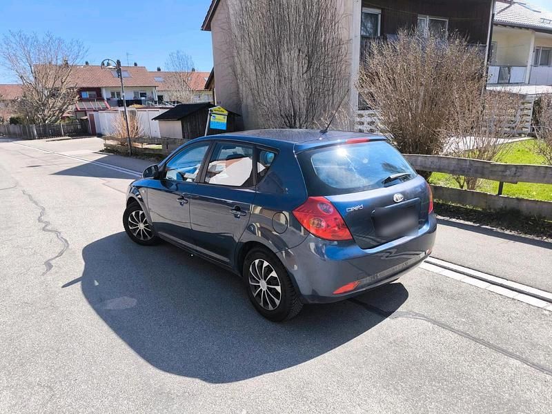 Usata Kia Ceed 122 CV (89 kW) 2009 Blu Utilitaria
