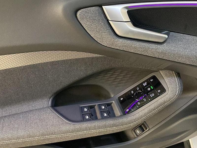 Second-hand Audi A5 S-line plus 204 CP (150 kW) 2025 Alb Break