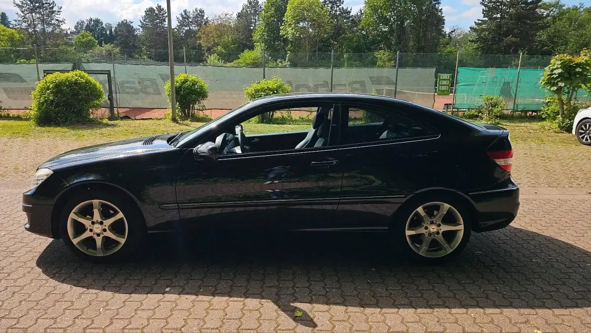Gebraucht Mercedes CLC200 122 PS (89 kW) 2010 Schwarz Kleinwagen