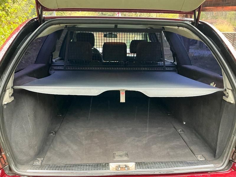 Second-hand Mercedes E430 1999 Roșu Berlinǎ