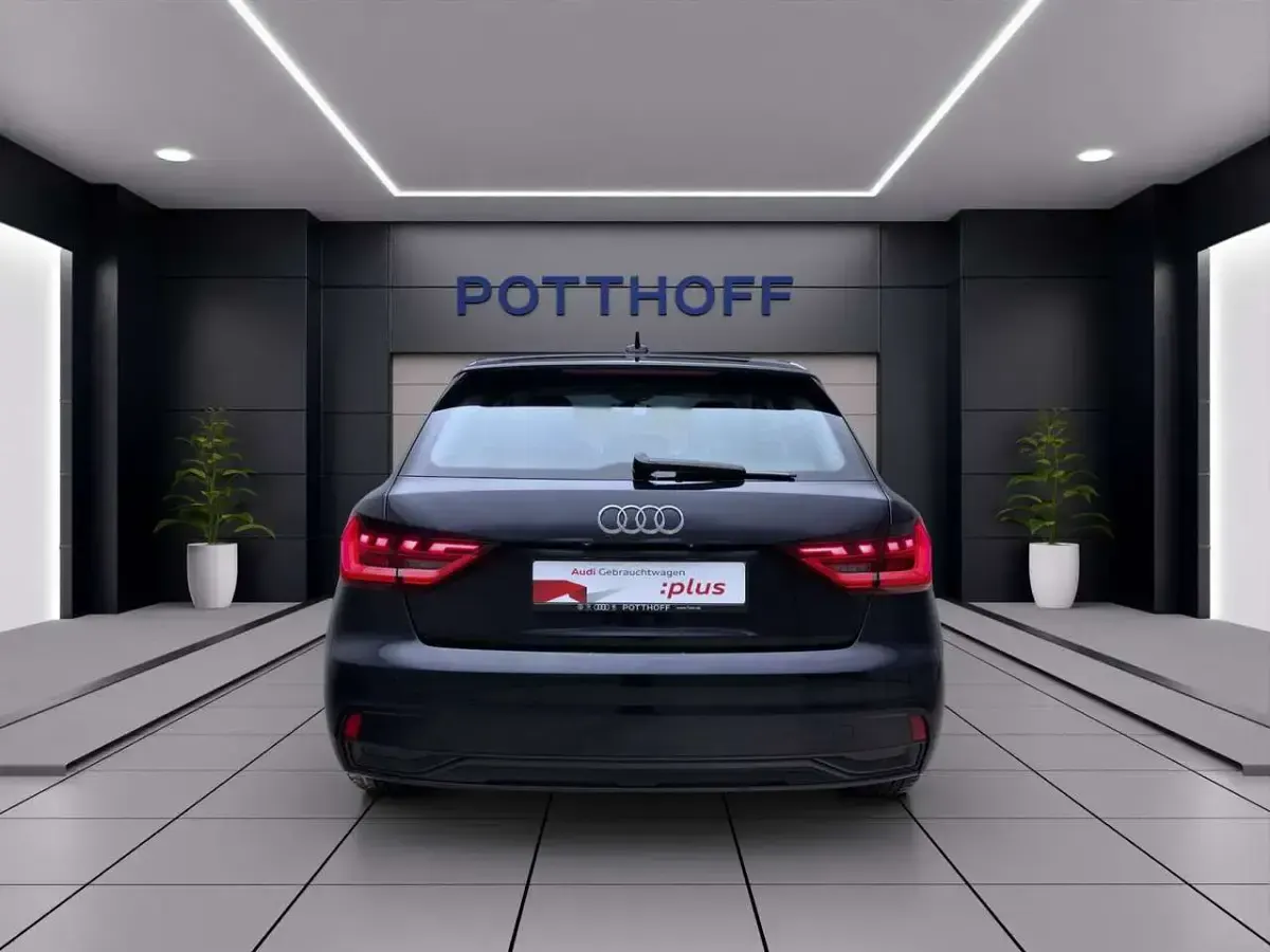 Usata Audi A1 Advanced 110 CV (80 kW) 2021 Blu SUV