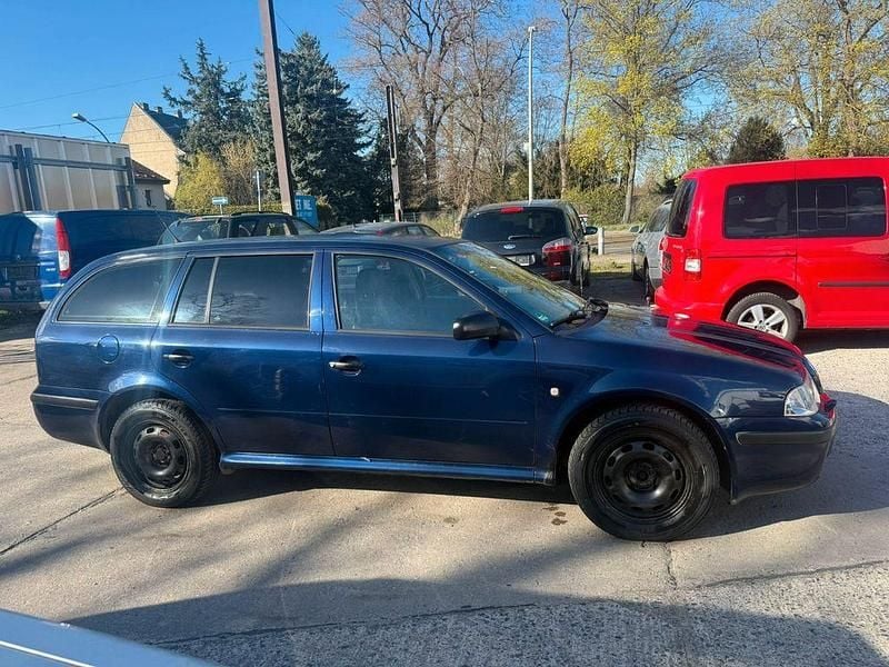 Gebraucht Skoda Octavia Classic 102 PS (75 kW) 2002 Blau Kombi