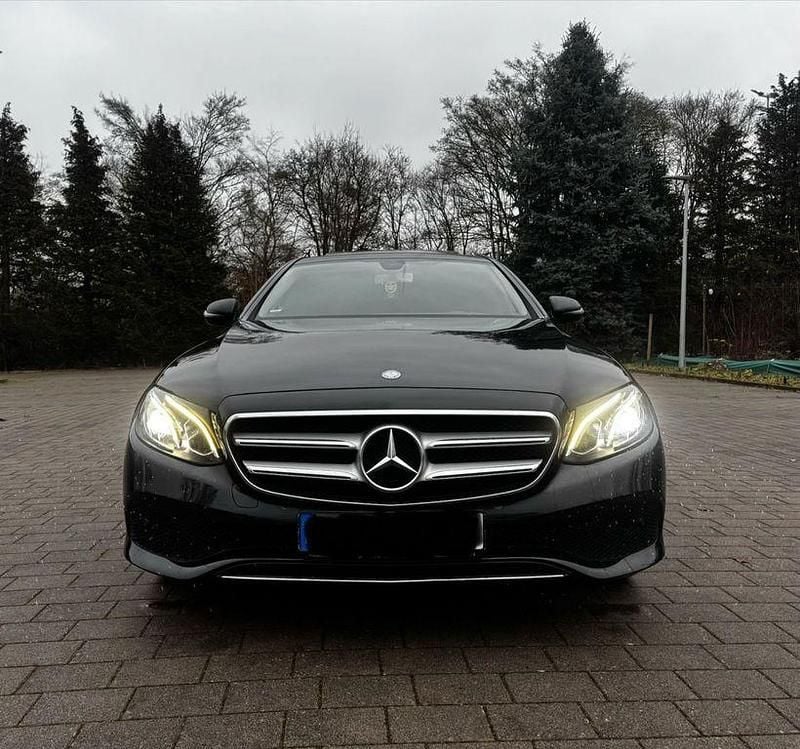 Gebraucht Mercedes E220 194 PS (142 kW) 2016 Schwarz Limousine