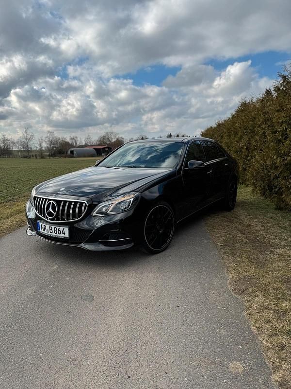 Gebraucht Mercedes E220 170 PS (125 kW) 2013 Schwarz Limousine