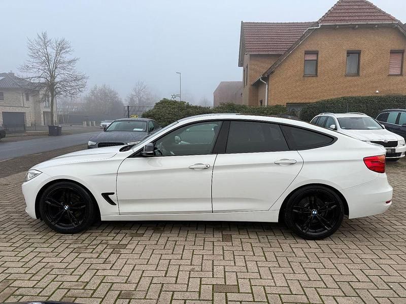 Gebraucht BMW 330 Performance 258 PS (189 kW) 2015 Weiß Limousine
