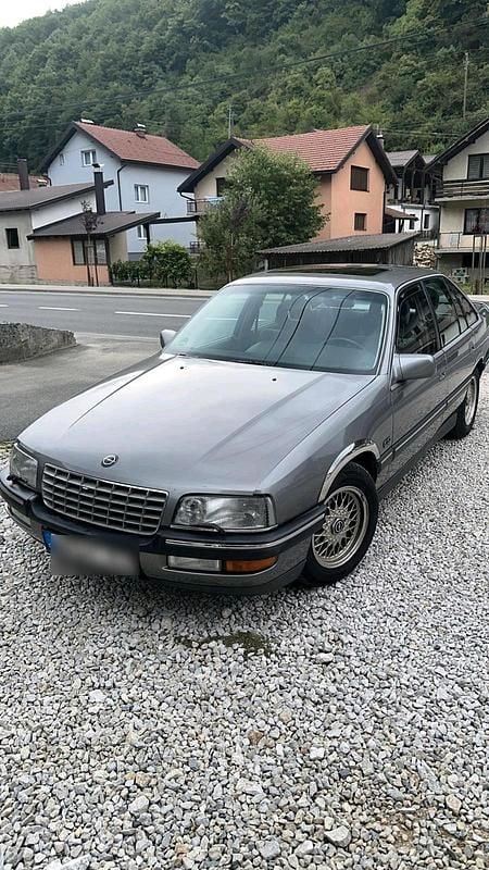 Grau Gebraucht 1990 Opel Senator Limousine | 3.250 € - Bild 1/4