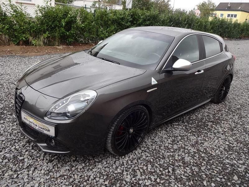 Grau Gebraucht 2012 Alfa Romeo Giulietta Quadrifoglio Verde Limousine | 7.800 € (Guter Preis) - Bild 1/4