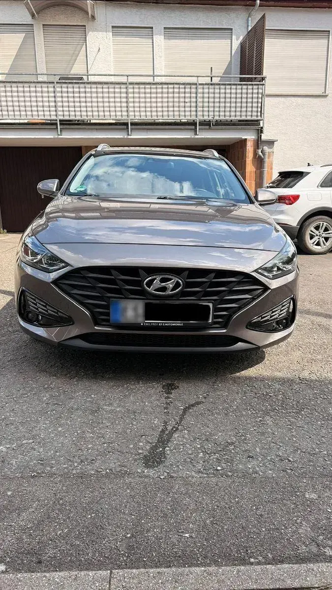 Gebraucht Hyundai i30 Pure 110 PS (80 kW) 2021 Braun Limousine