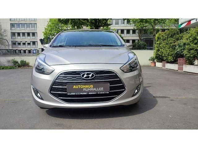 Gebraucht Hyundai ix20 YES! 90 PS (66 kW) 2017 Silber Kleinwagen
