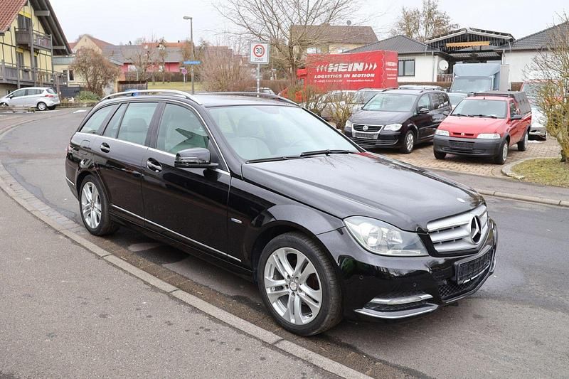 Gebraucht Mercedes C180 156 PS (114 kW) 2012 Schwarz Kombi