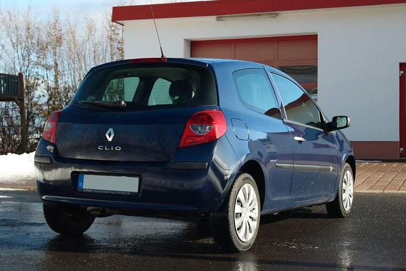 Second-hand Renault Clio II Expression 75 CP (55 kW) 2009 Albastru Berlinǎ