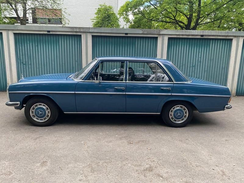 Gebraucht Mercedes W115 60 PS (44 kW) 1972 Blau Limousine