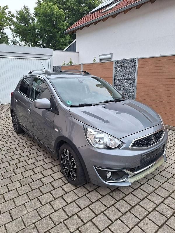 Grau Gebraucht 2018 Mitsubishi Space Star Edition Kleinwagen | 8.600 € (Fairer Preis) - Bild 1/4