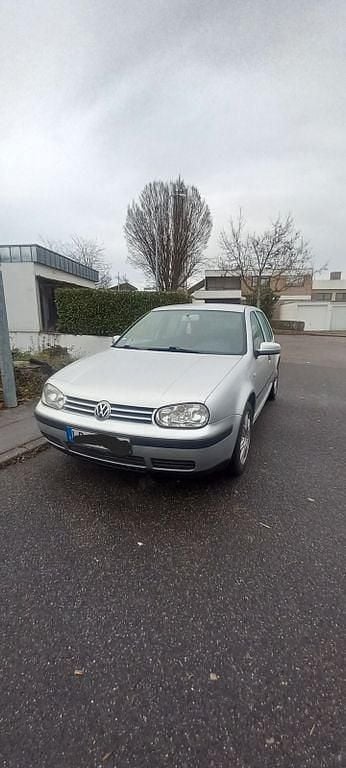 Grau Gebraucht 2002 VW Golf Basis Limousine | 1.000 € (Guter Preis) - Bild 1/4