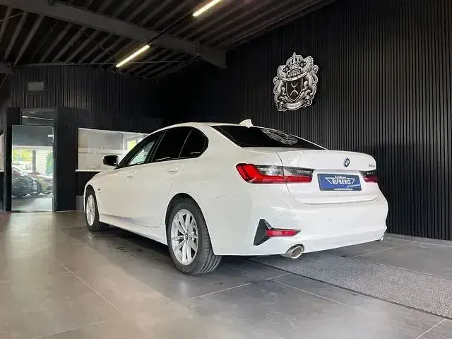 Gebraucht BMW 320e Performance 204 PS (150 kW) 2022 Alpinweiss iii Limousine