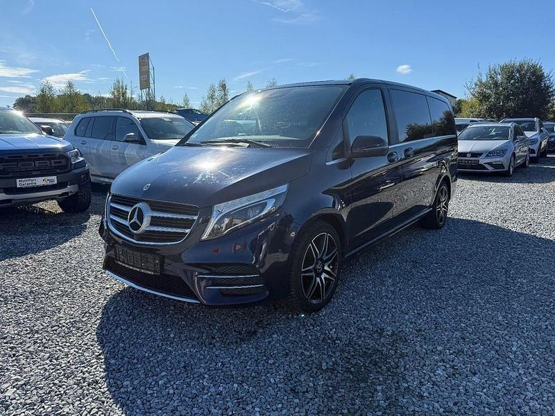 Blau Gebraucht 2019 Mercedes V250 AMG line Van / Kleinbus | 32.190 € (Guter Preis) - Bild 1/4