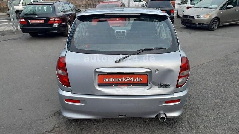 Gebraucht Daihatsu Sirion 102 PS (75 kW) 2003 Silber Kleinwagen