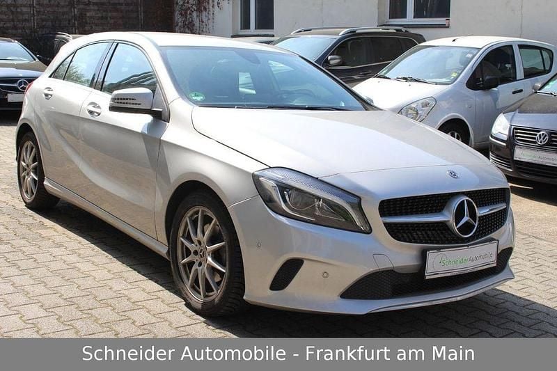 Gebraucht Mercedes A180 122 PS (89 kW) 2017 Silber Limousine