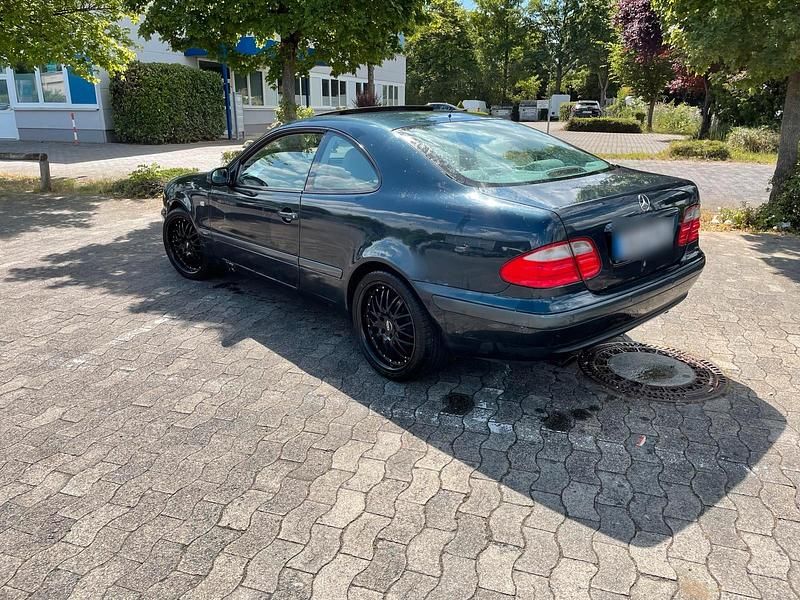 Gebraucht Mercedes CLK320 218 PS (160 kW) 1998 Blau Coupé