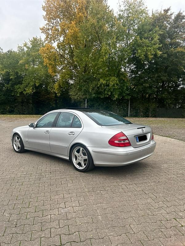 Gebraucht Mercedes E500 Avantgarde 306 PS (225 kW) 2002 Silber Limousine