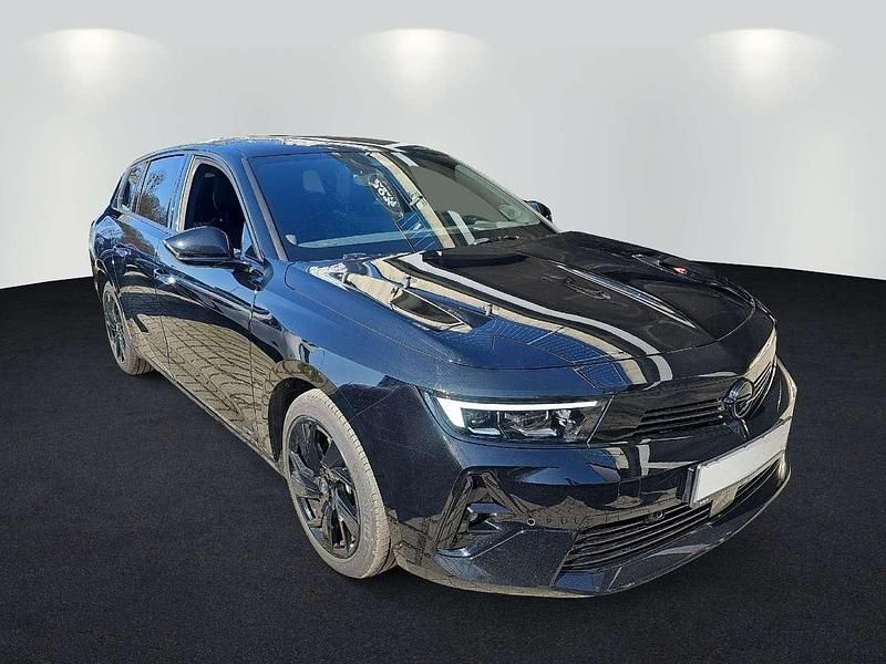 Gebraucht Opel Astra Ultimate 131 PS (96 kW) 2023 Lackierung schwarz perla nera/ Kombi