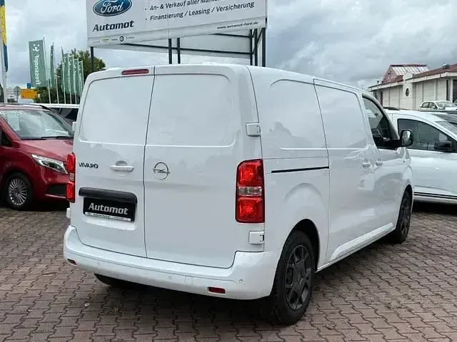 Gebraucht Opel Vivaro-e Combi Basis 144 PS (105 kW) 2024 Weiss Van / Kleinbus