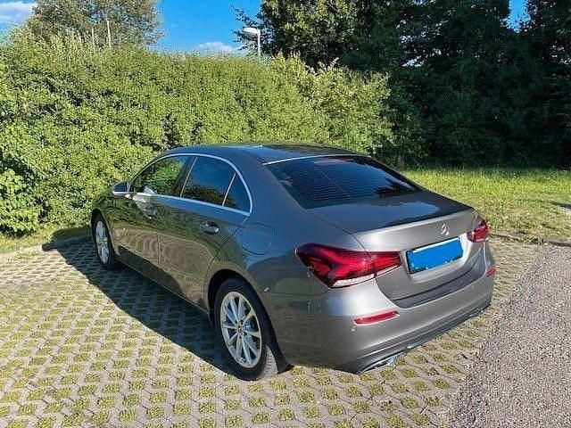 Gebraucht Mercedes A200 Progressive 163 PS (119 kW) 2019 Grau Limousine